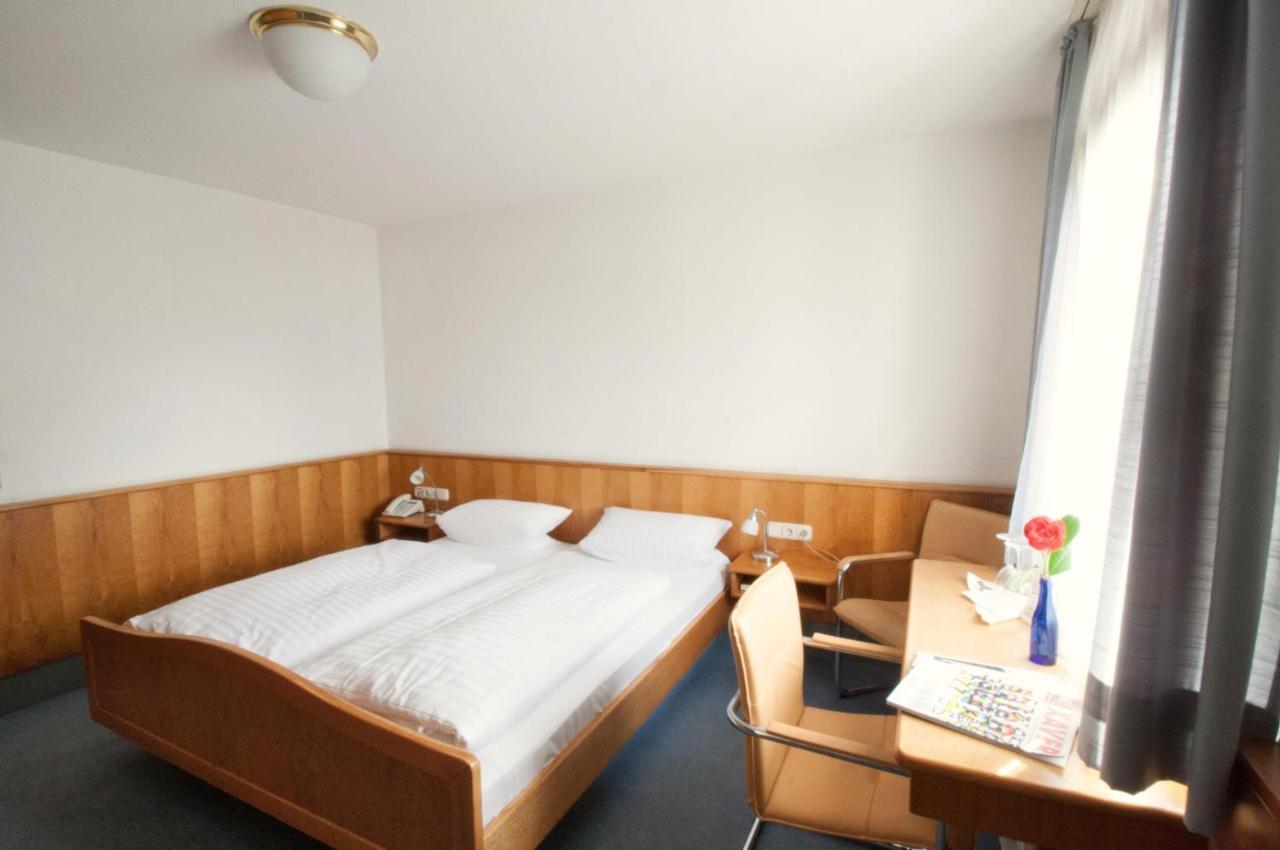 Hotel Krone Strassdorf Schwaebisch Gmuend Ngoại thất bức ảnh