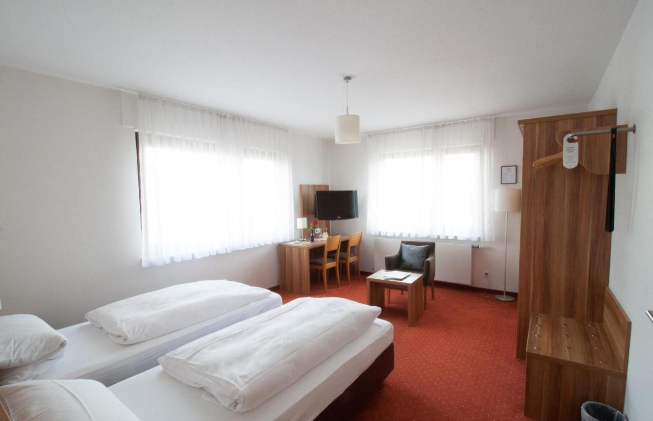 Hotel Krone Strassdorf Schwaebisch Gmuend Ngoại thất bức ảnh